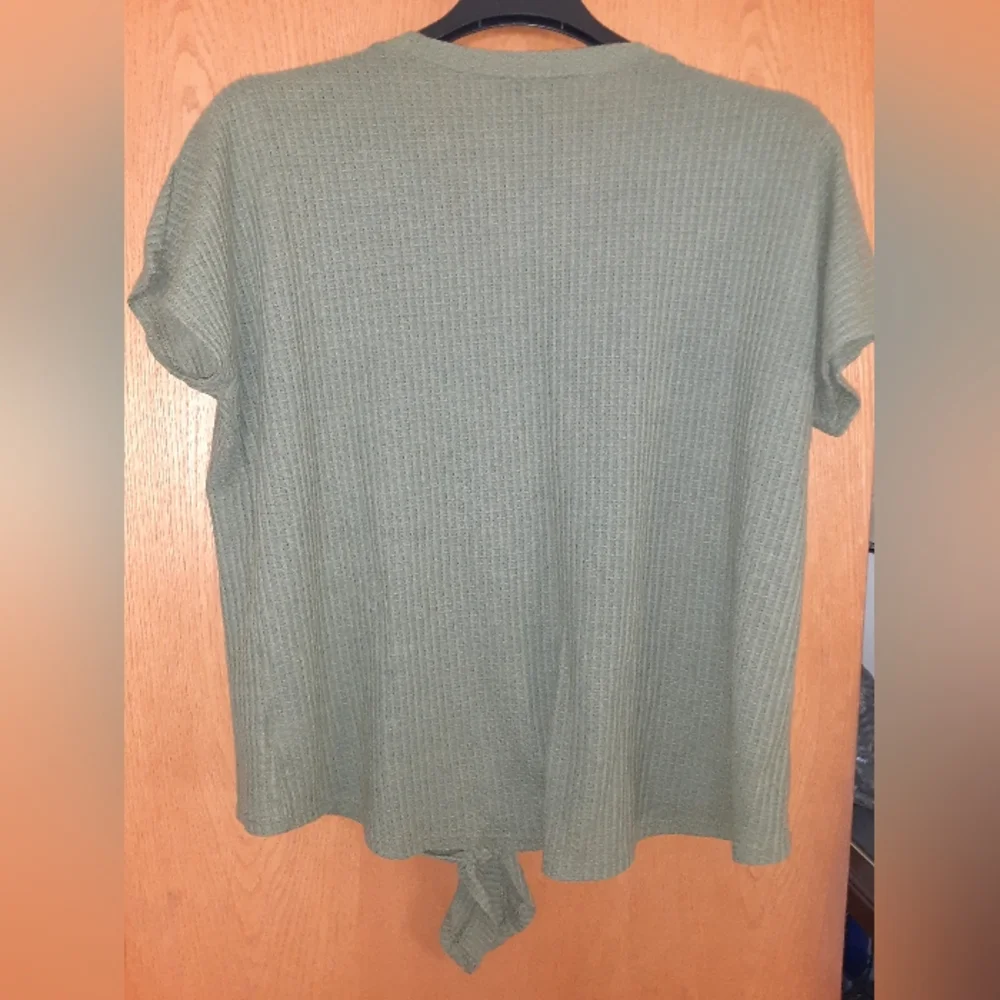 Womens plus size 2X, Torrid green knit top - Picture 2 of 3
